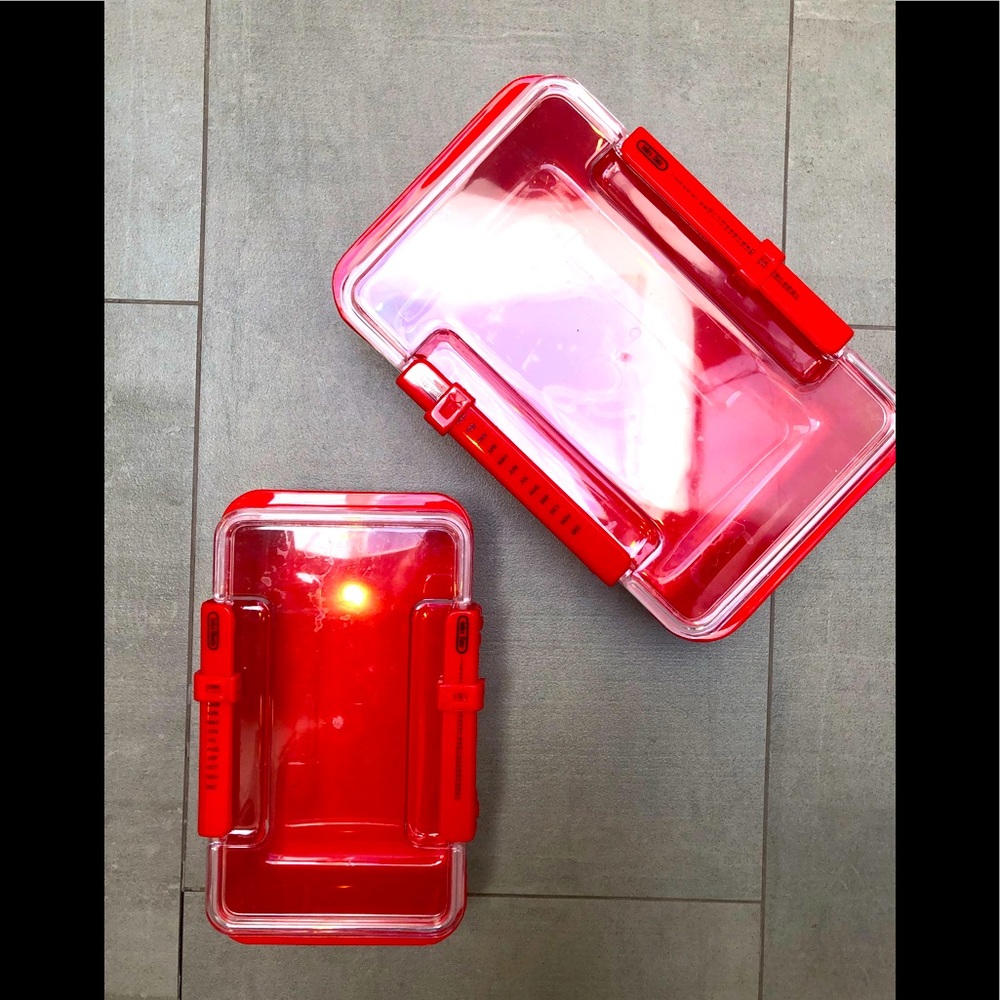 Red storage containers: lids show date - no guessing when you put in fridge!